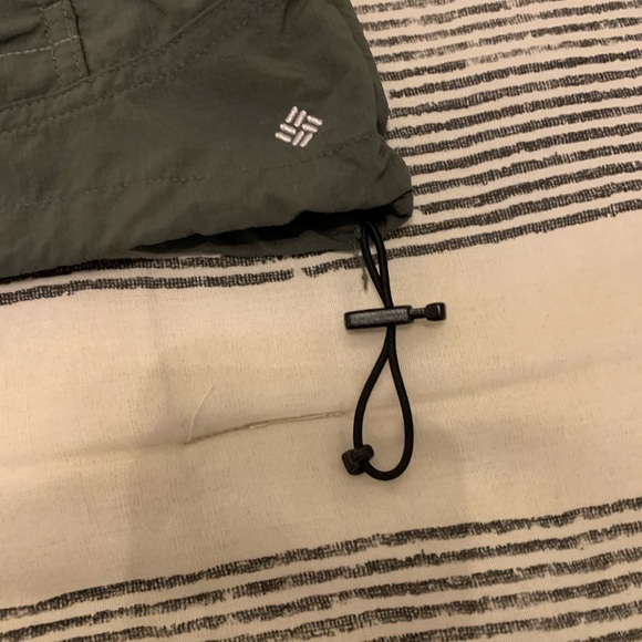 Columbia Men's Omni-Shade Silver Ridge Green Vest - Picture 6 of 7